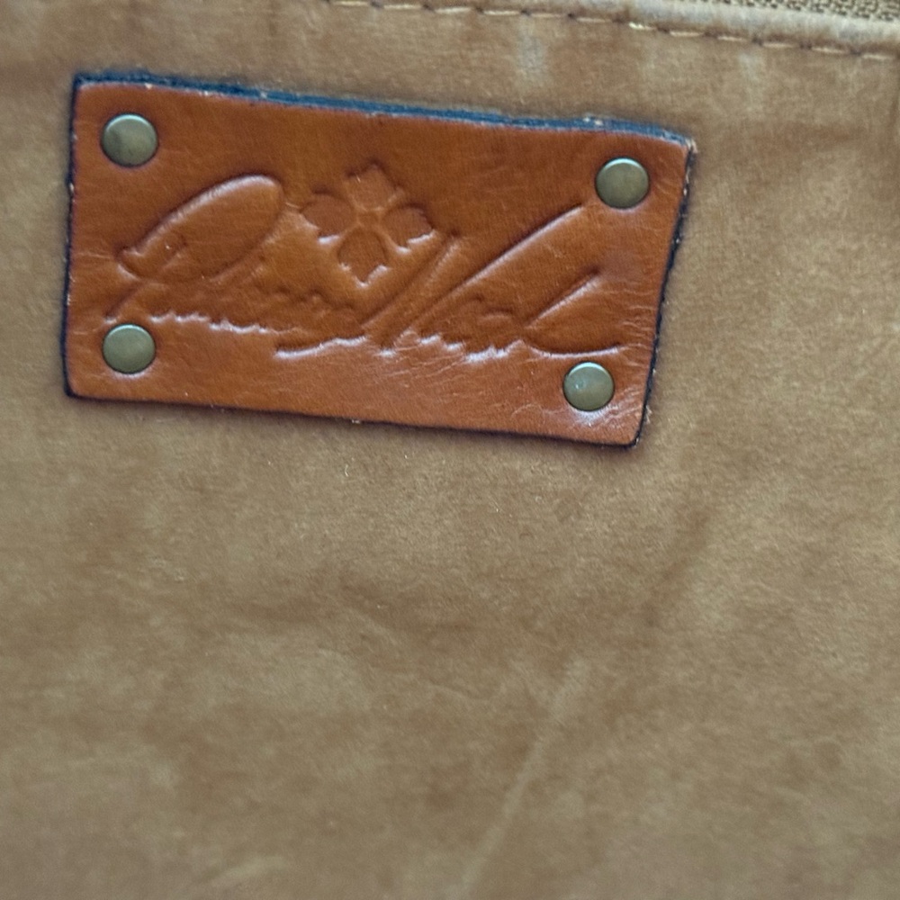 Chic Brown Leather Tote with Brass Accents - Picture 3 of 8
